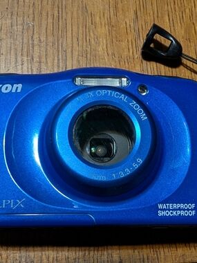 Nikon W100 water proof Compact Digital Camera in Bright Blue